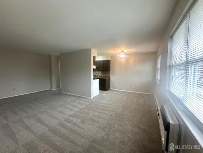 Building Photo - 8 Manchester Ct