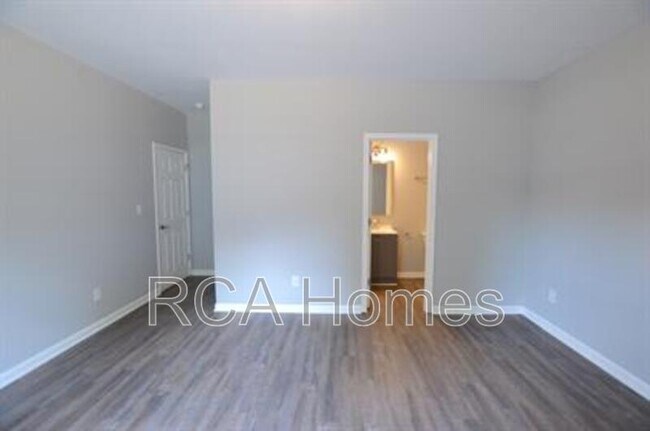 Foto del edificio - 3501 N Illinois St