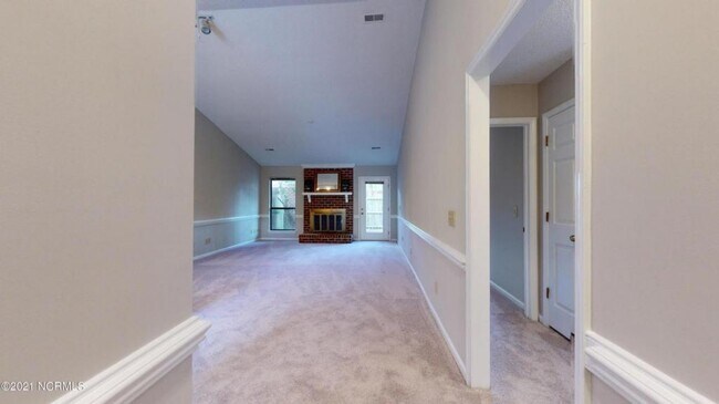 Foto del edificio - 2701 Thackery Drive, Unit #34