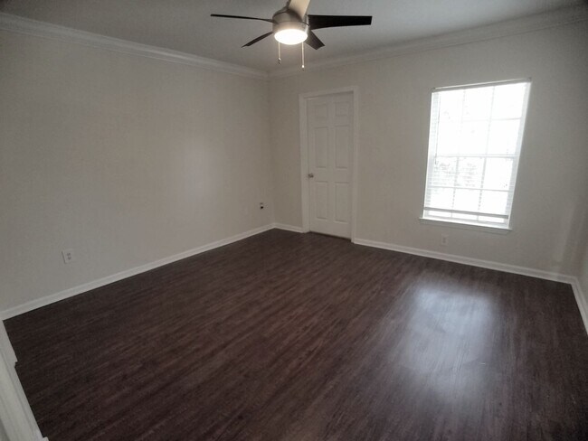 Building Photo - Beautiful 1/1 Wood Floors Condo for Rent c...