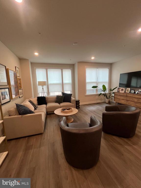 Building Photo - 209 Market Square NW