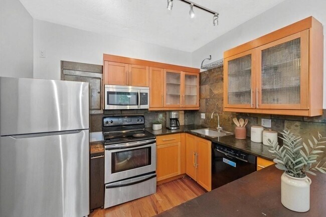 Foto del edificio - 881 Harrison Ave