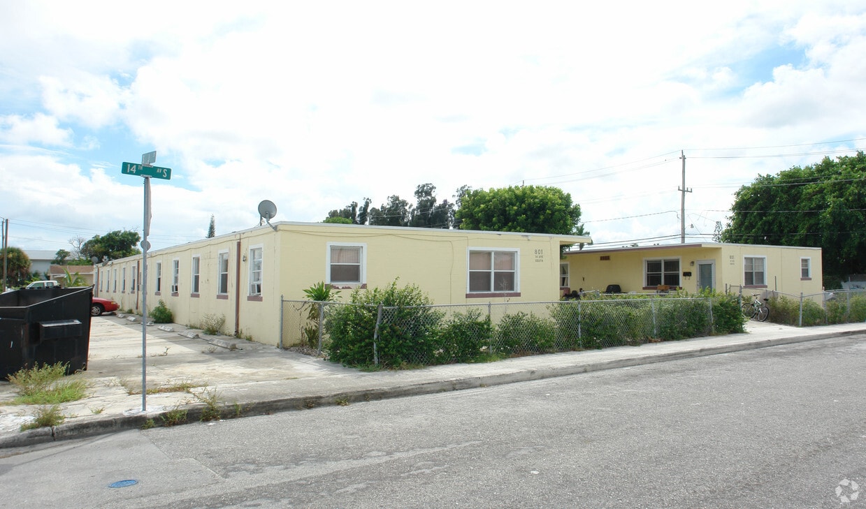 Building Photo - 801 14th St S