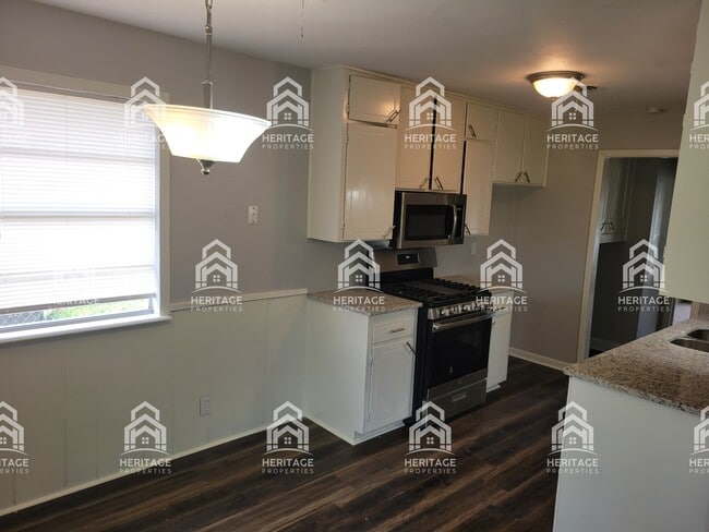 Building Photo - 1809 Fairfax Ave