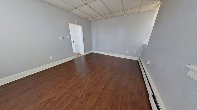 Building Photo - 2nd floor Apartment