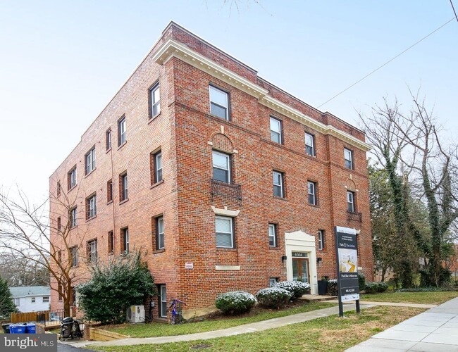 4564 MacArthur Blvd NW Unit 303, Washington, DC 20007 Apartment for