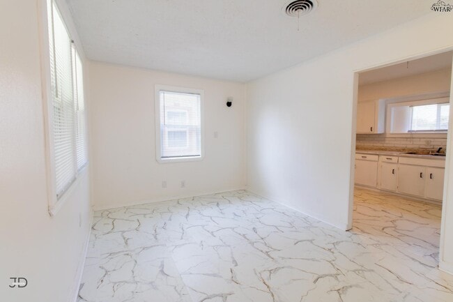 Building Photo - 1624 Sunnyside Ln