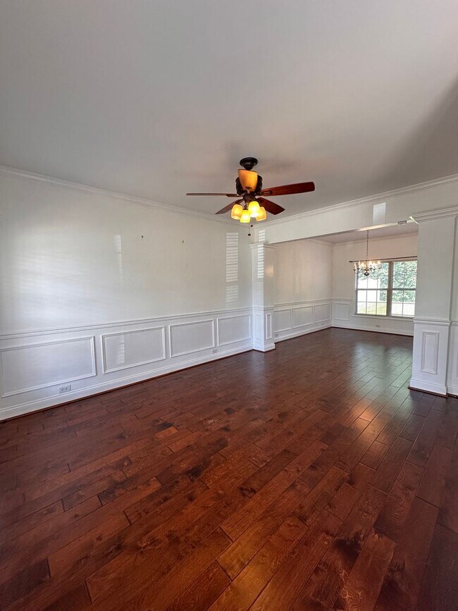 Foto del edificio - Elegant 4BR Home with Soaring Ceilings in The Reserve at Glenmary