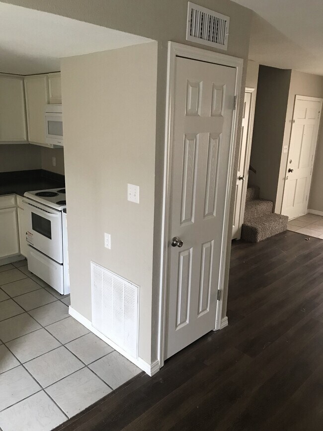 Building Photo - 825 Hardy Springs Cir