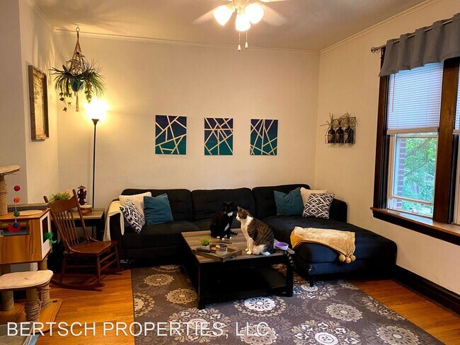 Foto del edificio - 2052 W Montrose Ave