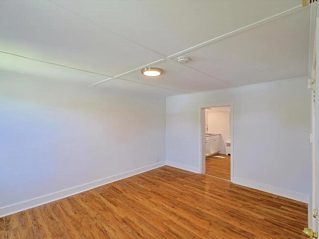 Building Photo - 95 Delafield St