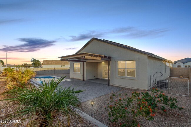 Building Photo - 1016 W Beacon Dr