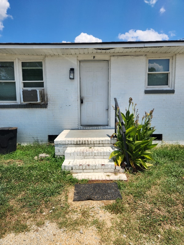 Primary Photo - 4835 N Old Laurens Rd