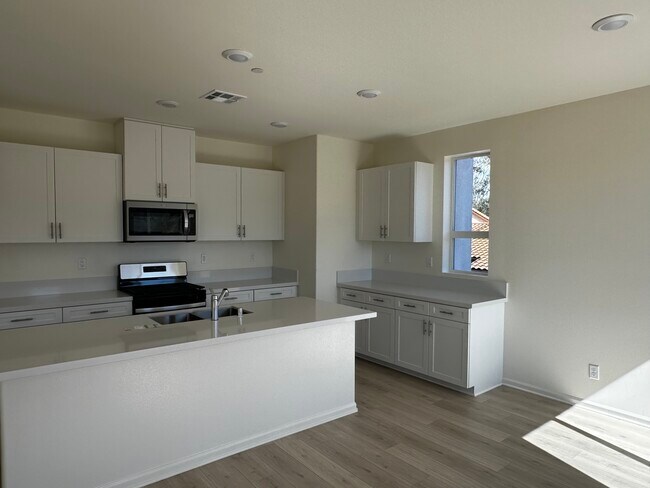 Building Photo - 937 Crimson Leaf Way