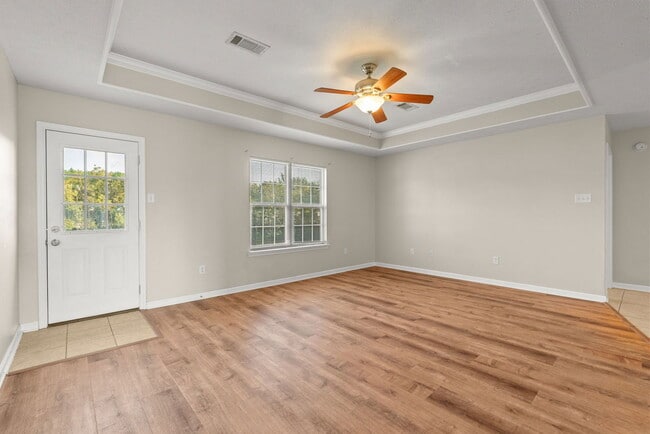 Building Photo - 1470 Angeline Dr