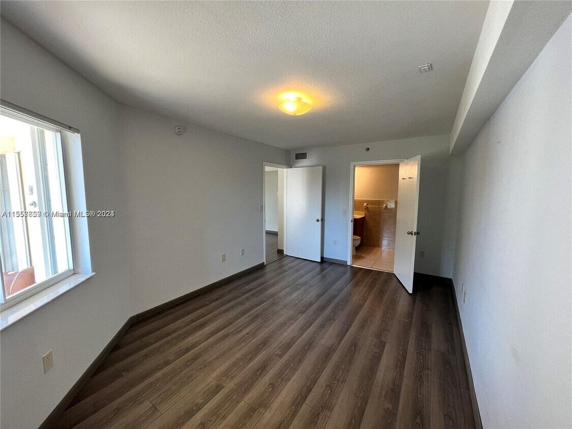 Foto del edificio - 637 SW 3rd St