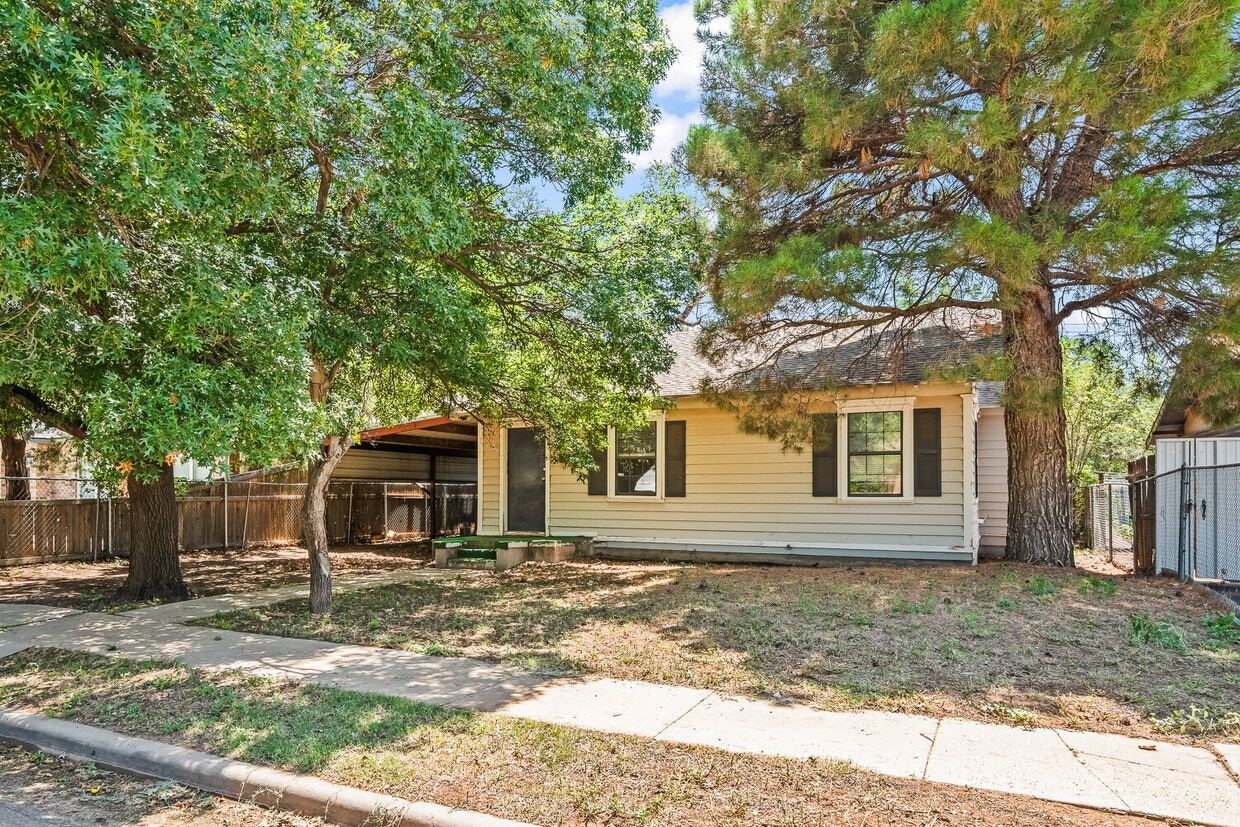 Primary Photo - Cozy Home with Bonus Room, Minutes from TTU