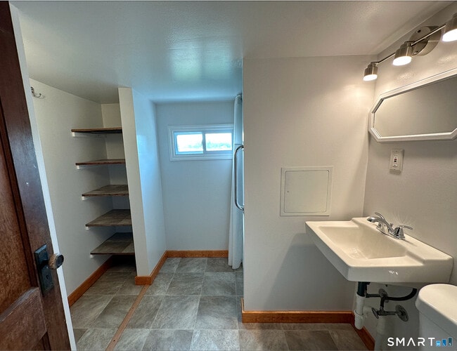 Building Photo - 251 Thames St