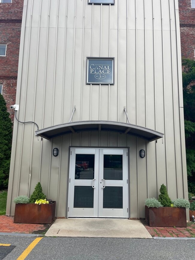 Photo - Reduced & 75% off 1st Month's Rent! Impecc... Apartment