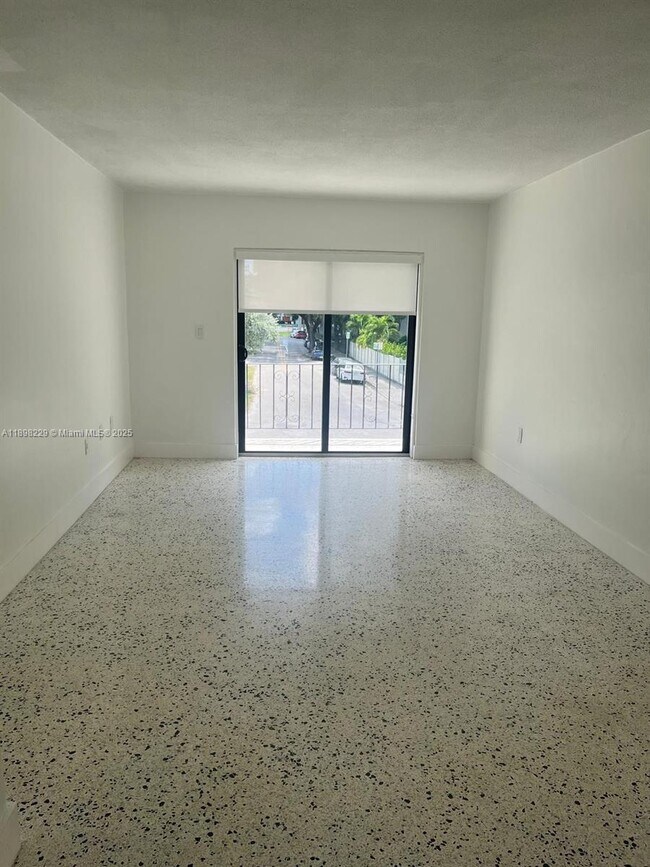 Building Photo - 1484 NW 15th Ave