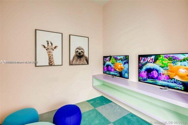 Foto del edificio - 650 NE 32nd St