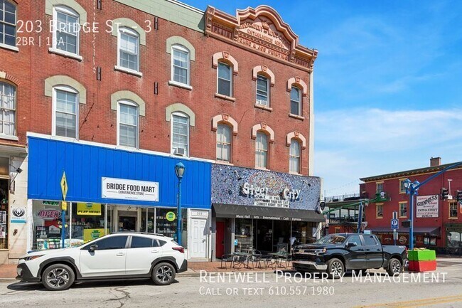 Building Photo - 2 Bedroom Apartment Located in The Heart o...