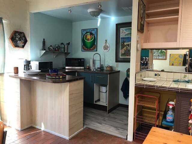 kitchen - 114 S Calle El Centro