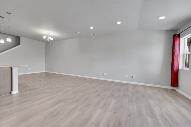 Building Photo - $2,300 - 3 Bed, 2.5 Bath Updated Townhome ...