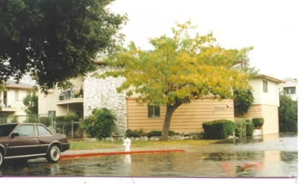 Building Photo - 681 Bellflower Ave