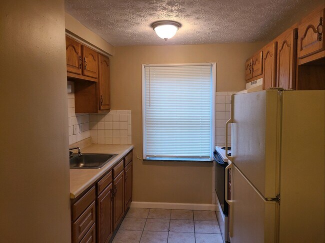 Building Photo - 538 Corona Ave