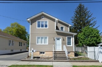 Building Photo - 142 Grand Ave