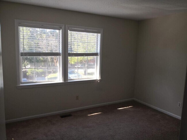 Building Photo - 105 Coleridge Ct.