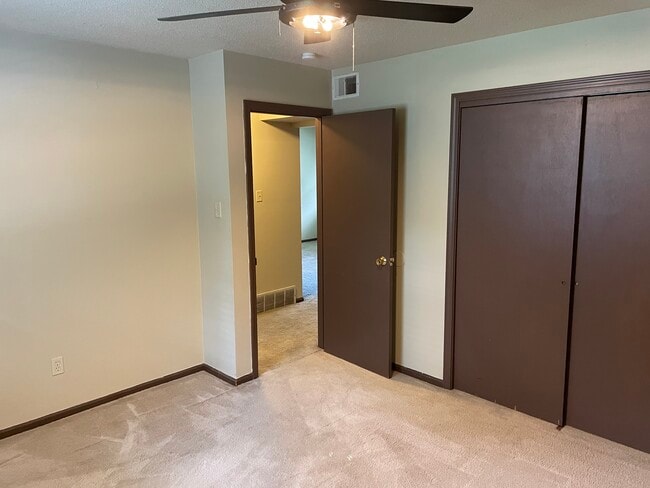 Building Photo - 4497 W Bellview Dr