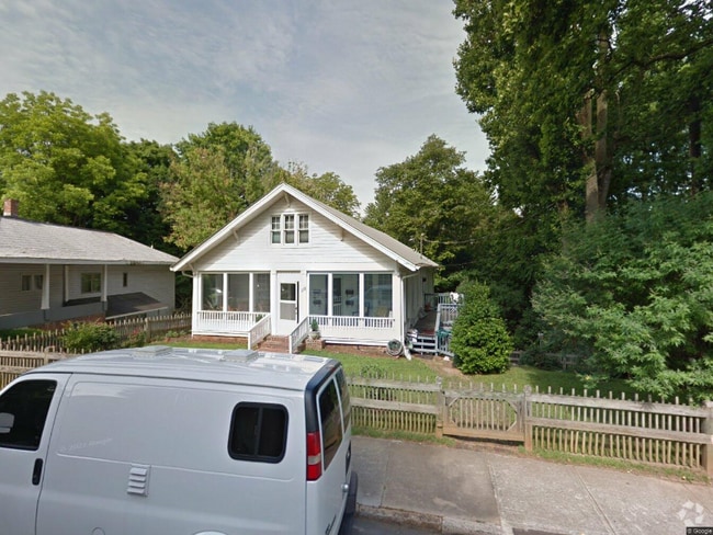 Building Photo - 138 N Sunset Dr