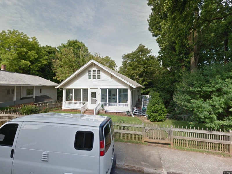 Primary Photo - 138 N Sunset Dr