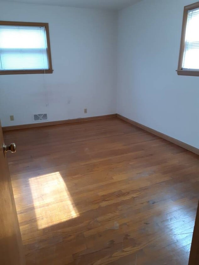 Bedroom - 213 N Midvale Blvd