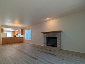 Building Photo - 686 Oakdale Ave