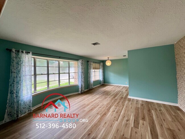 Foto del edificio - Available Early July: House Built for a Family