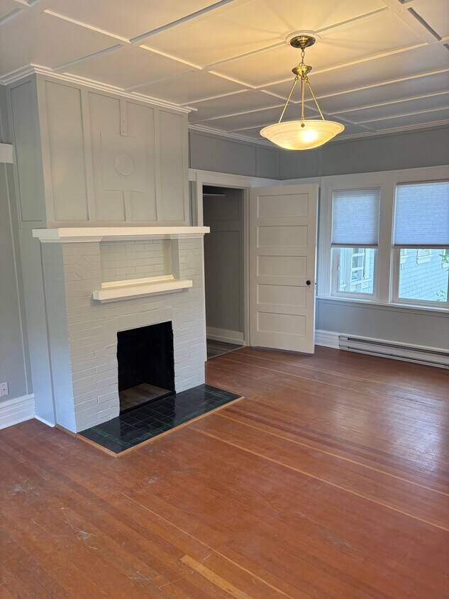 Primary Photo - 1150 Summit Ave