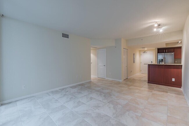 Building Photo - 403 S Sapodilla Ave