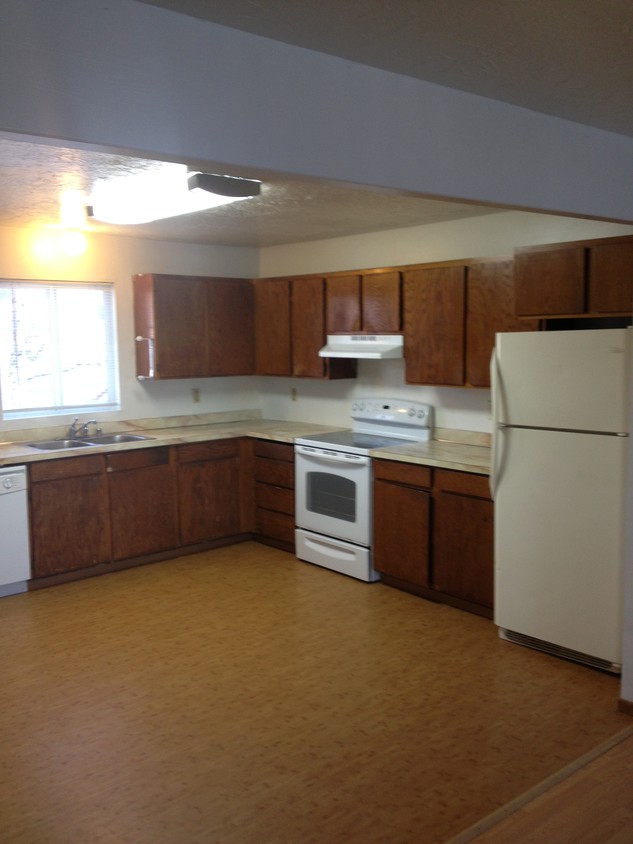 Kitchen - 1803 Dare Ave