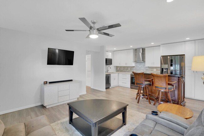 Foto del edificio - 7178 Golf Colony Ct