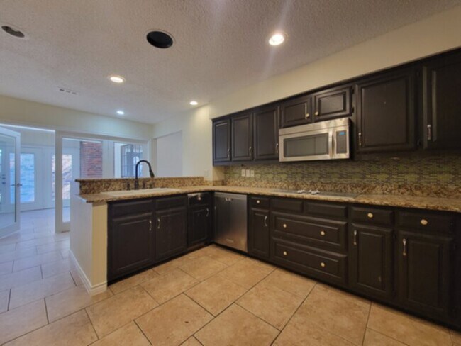 Building Photo - $1,995/month ; $1,900 Deposit