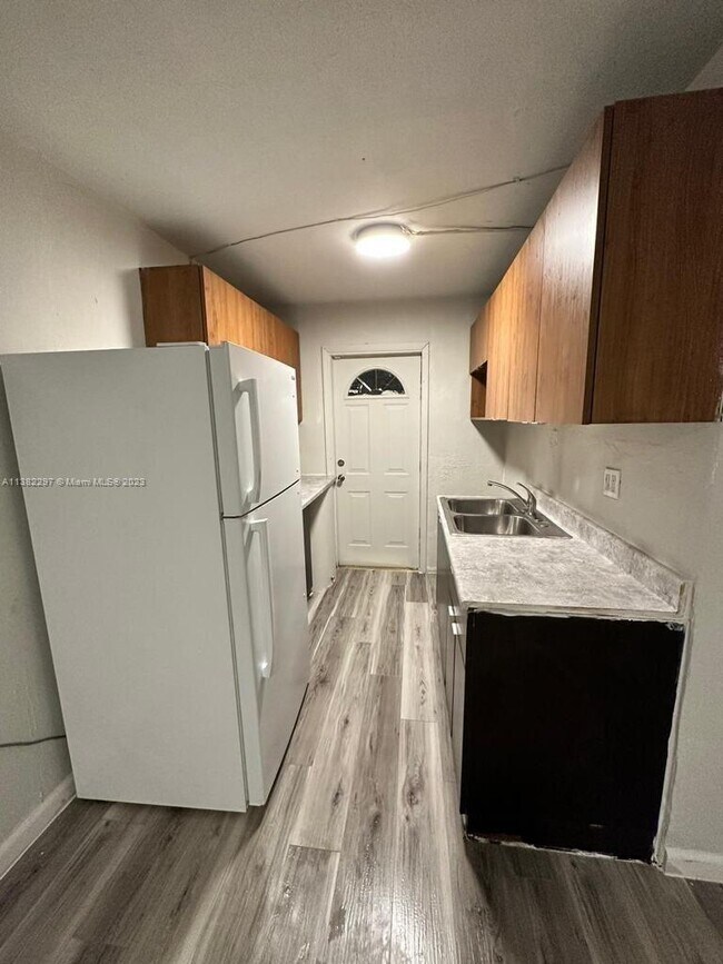 Foto del edificio - 1715 NW 8th Ct