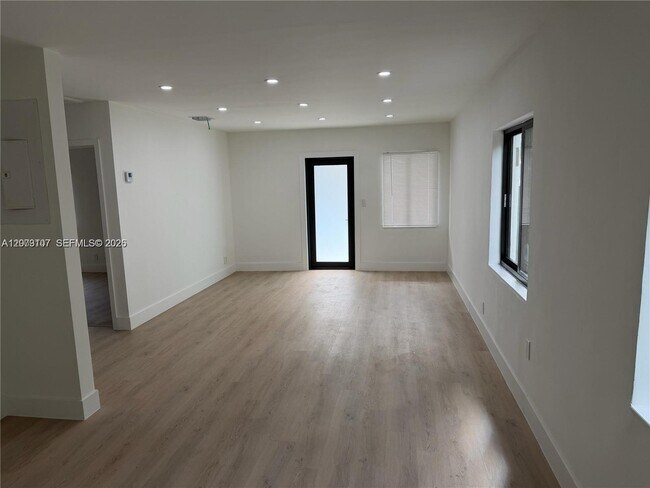 Foto del edificio - 1621 SW 11th Ct
