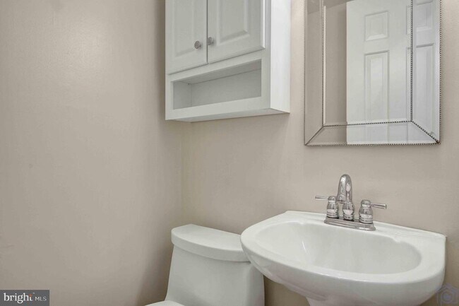 Building Photo - 1520 Birdwood Ct
