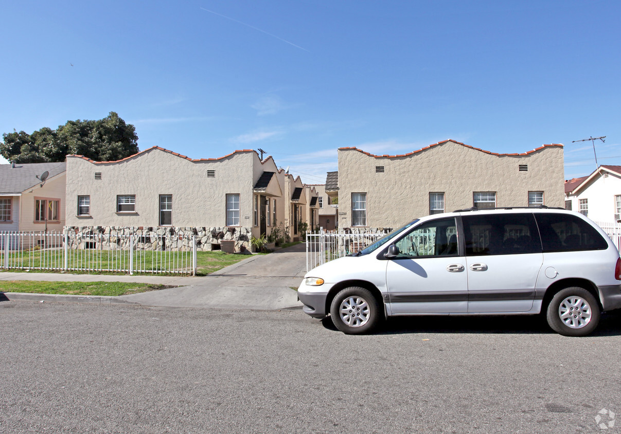 Building Photo - 8141 Beechwood Ave