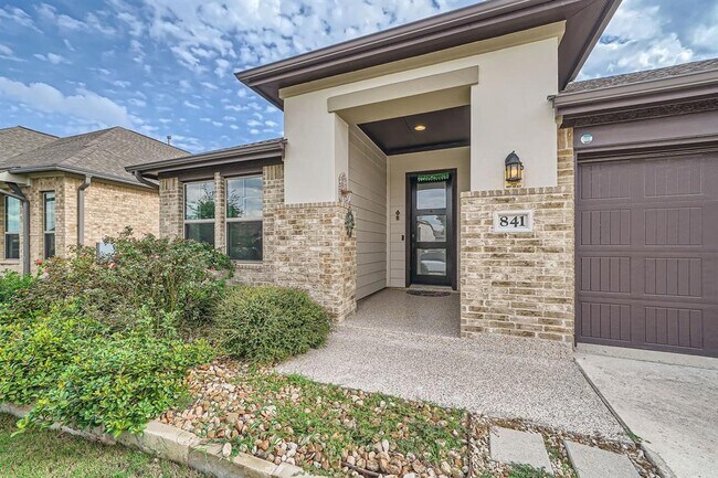 Building Photo - 841 Whitetail Dr