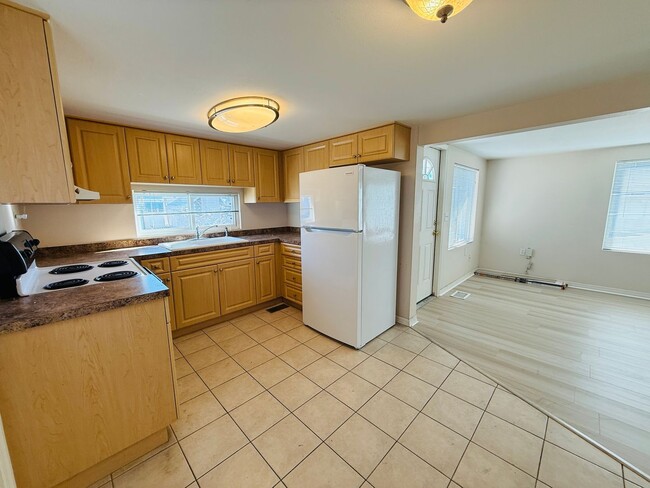 Building Photo - Regency Cove 55+ Gated Community - 2 bedroom won't last long, come See!!