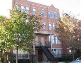 Building Photo - 717 W Evergreen Ave